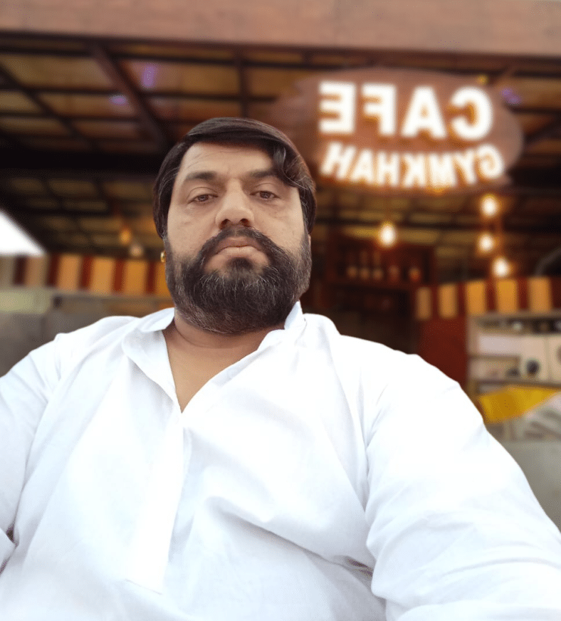 Abdul Mateen in Cafe